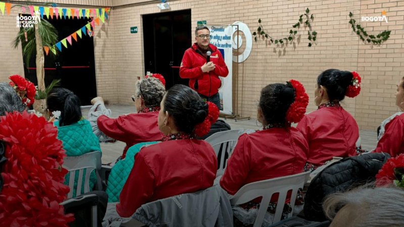 Foto_homenaje_adultos_mayores_los_martires