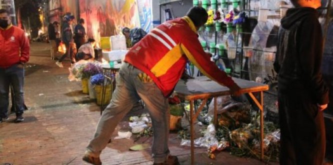 Alcaldía Local de Los Mártires realiza operativo en el Cementerio Central Alcaldía Local de Los Mártires realiza operativo en el Cementerio Central