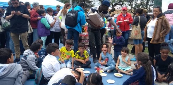 Sancocho Comunitario para habitantes del Barrio Santafe foto2