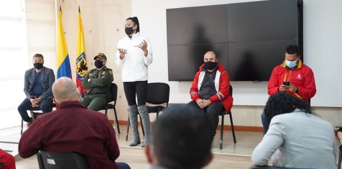 Luego de 24 horas de diálogo se firmó pacto ciudadano entre la Administración Distrital y los vendedores formales e informales de la Caracas con calle 13